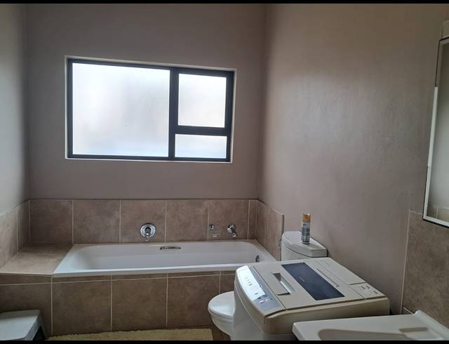 3 BEDROOM APARTMENT FOR SALE IN PALM LAKES ESTATE